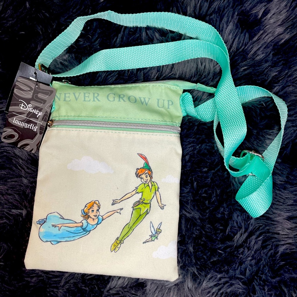 Disney Loungefly Peter Pan passport bag - NEW WITH TAGS ✨💕